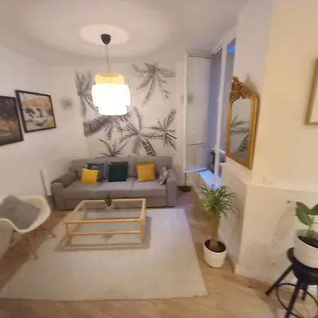 Stuning Appartement2bed Room,70m2- 1minutegare Montparnasse,center,close To Eiffel Tour And Louvre Meusm,front Metro ホームステイ