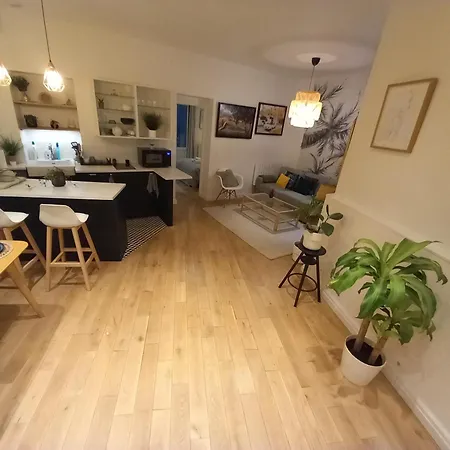 ホームステイ Stuning Appartement2bed Room,70m2- 1minutegare Montparnasse,center,close To Eiffel Tour And Louvre Meusm,front Metro パリ