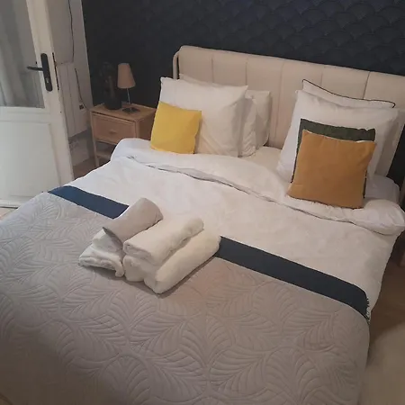 Stuning Appartement2bed Room,70m2- 1minutegare Montparnasse,center,close To Eiffel Tour And Louvre Meusm,front Metro ホームステイ *