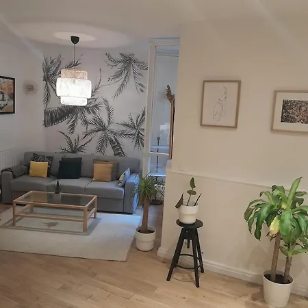 Stuning Appartement2bed Room,70m2- 1minutegare Montparnasse,center,close To Eiffel Tour And Louvre Meusm,front Metro ホームステイ *