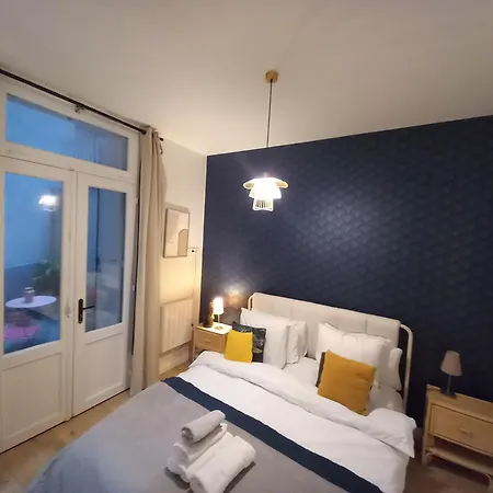 Stuning Appartement2bed Room,70m2- 1minutegare Montparnasse,center,close To Eiffel Tour And Louvre Meusm,front Metro ホームステイ パリ
