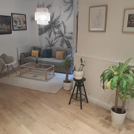 Stuning Appartement2bed Room,70m2- 1minutegare Montparnasse,center,close To Eiffel Tour And Louvre Meusm,front Metro ホームステイ パリ