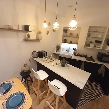 ホームステイ Stuning Appartement2bed Room,70m2- 1minutegare Montparnasse,center,close To Eiffel Tour And Louvre Meusm,front Metro