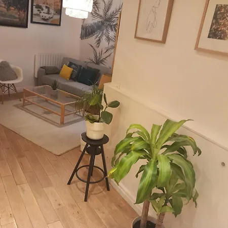 Stuning Appartement2bed Room,70m2- 1minutegare Montparnasse,center,close To Eiffel Tour And Louvre Meusm,front Metro ホームステイ *